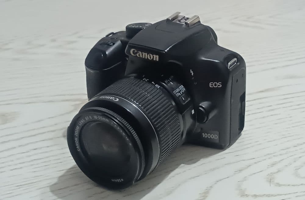 Canon EOS 1000D sotiladi