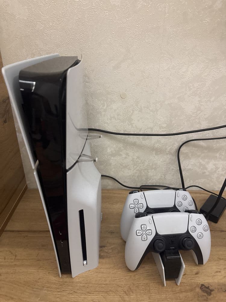 Продам игровую приставку PS5