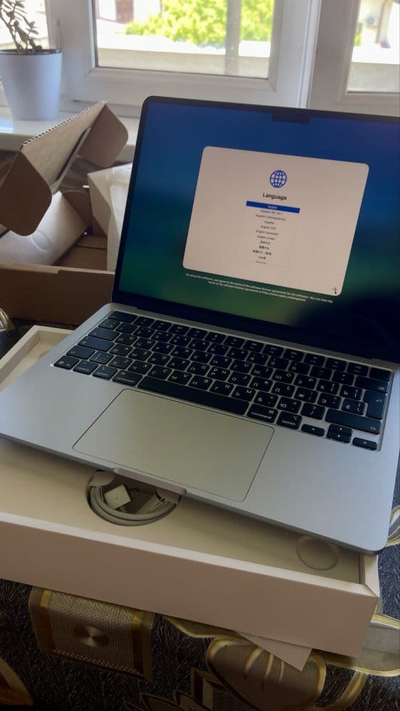 Macbook m5 air 13 inch