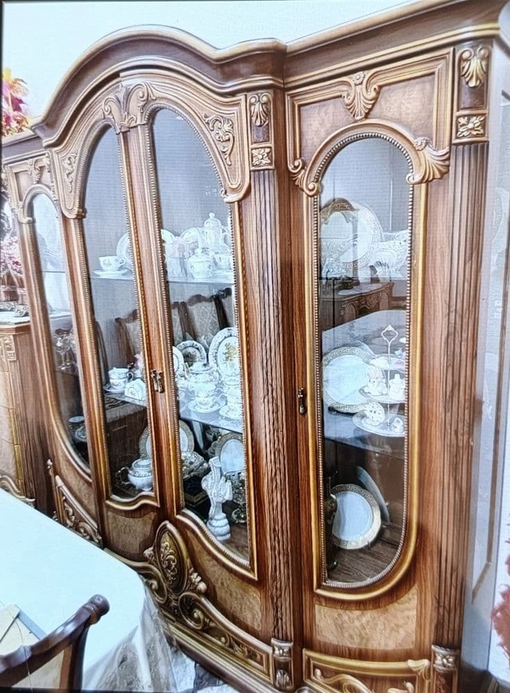 Продаётся спальный гарнитур игостинный
