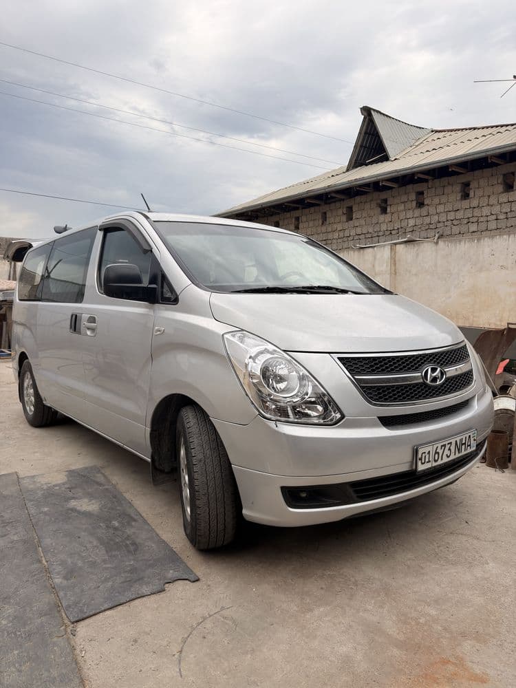 Продоётся HYUNDAI GRAND STAREX 2009 Dizel грузопассажирский