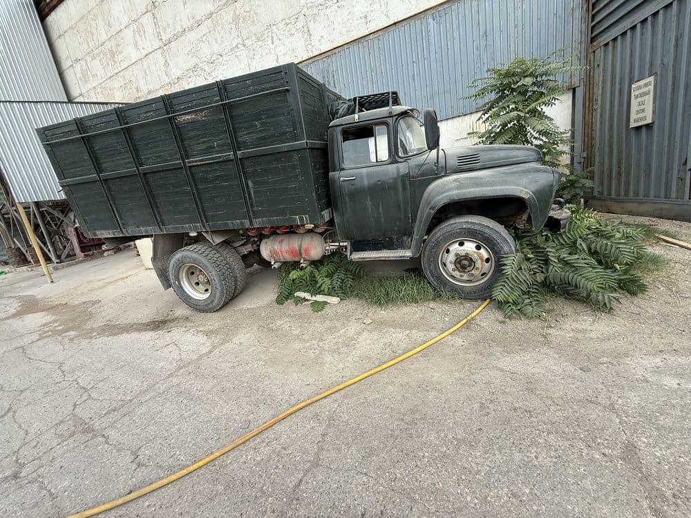 Зил 138.        Zil. 138 bartavoy Zil samasval qilingan