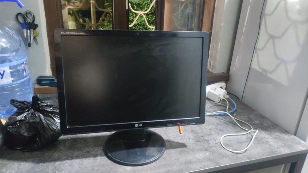 Manitor 19 talik sotiladi 100 min rabochiy