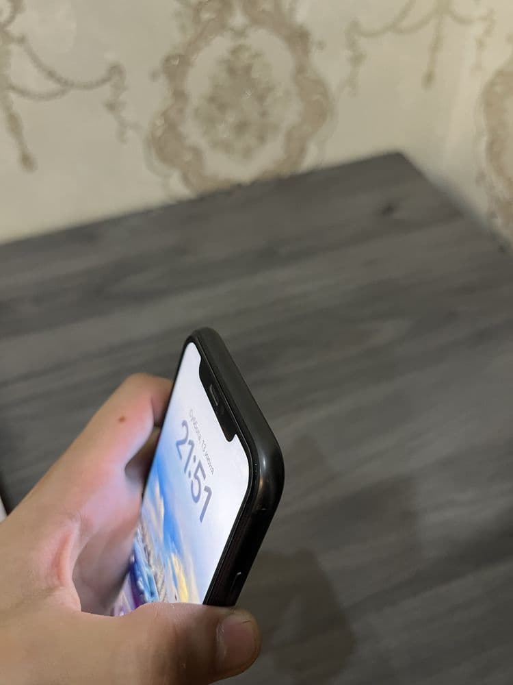 iPhone 11 black radnoy