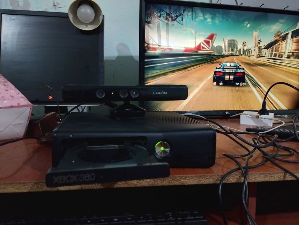 Продаётся X-BOX 360 Slim