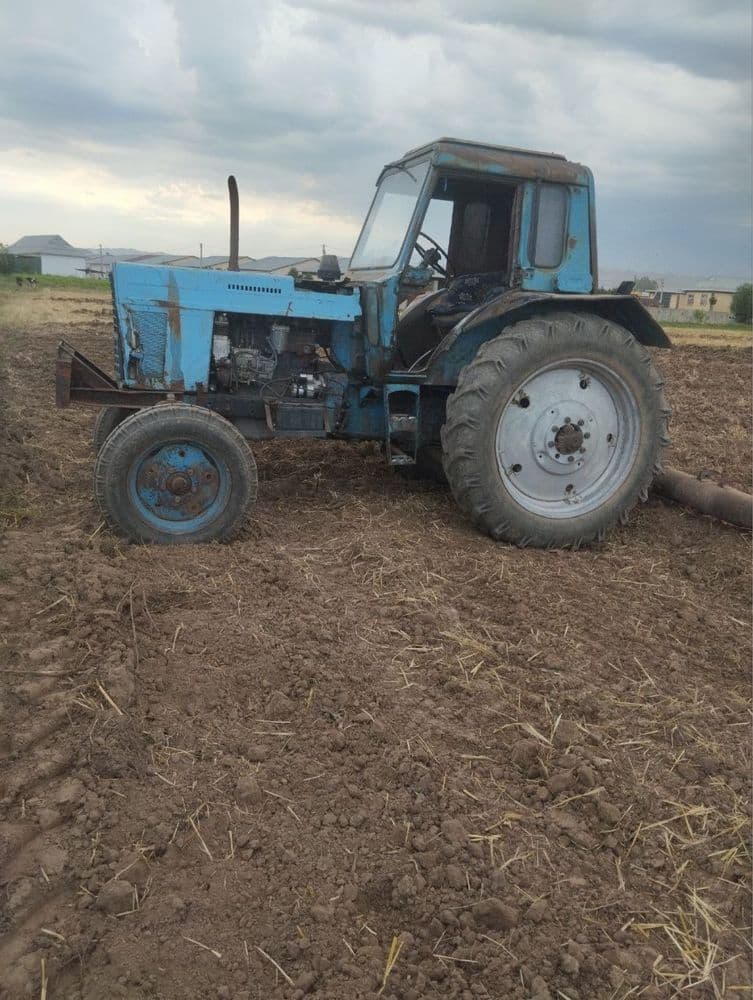 Belorus traktor sotiladi