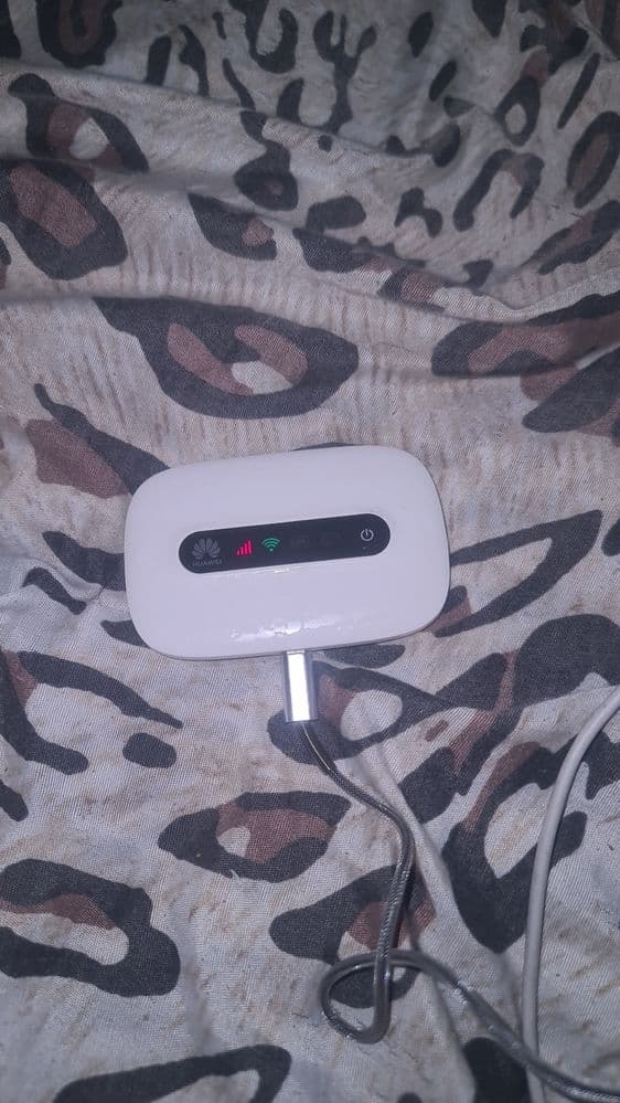 Huawei E5331s-2, 3 G
routeur Wi-Fi