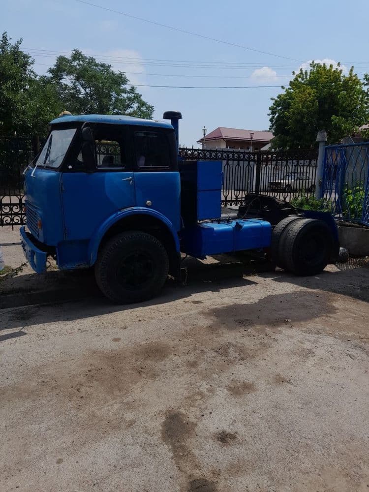 Продается тягач.МАЗ 504 В