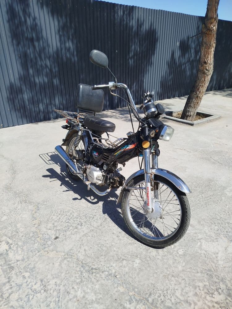 110 kubli moped sotiladi