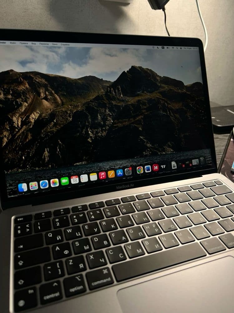 Mac book air M1 256 гб