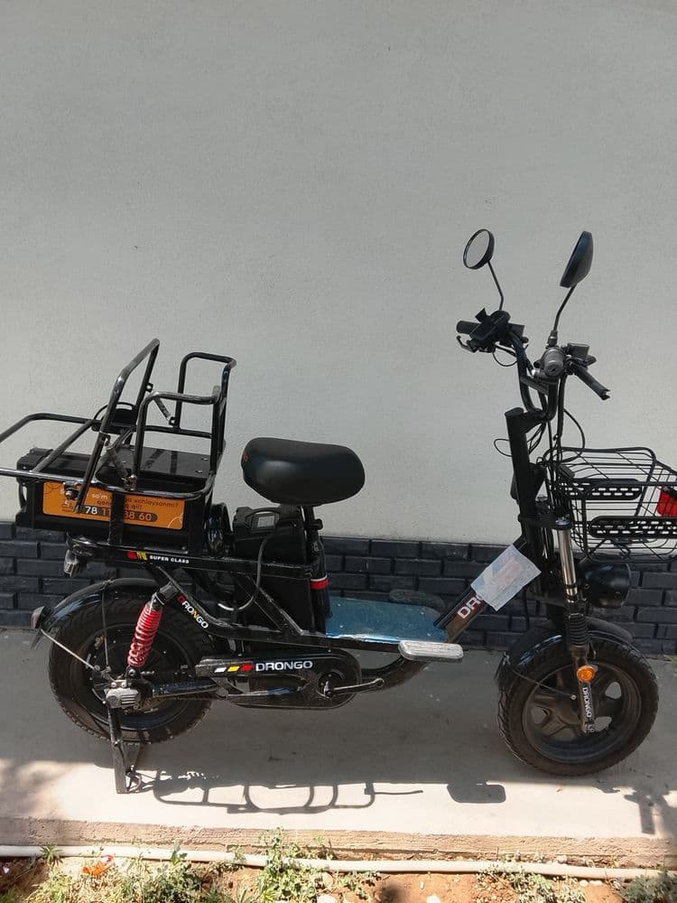 Skuter sotiladi narxi 10 million kami bor kelishimiz