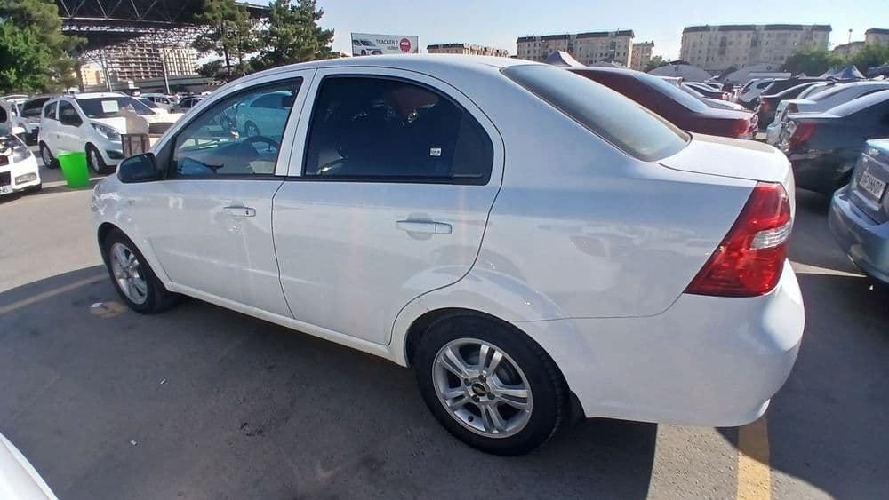Продаётся или аренда Нексия 3 автомат.