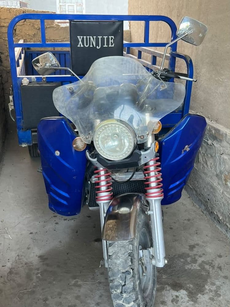 Xunjie  yuk  tashuvchi  motosikil