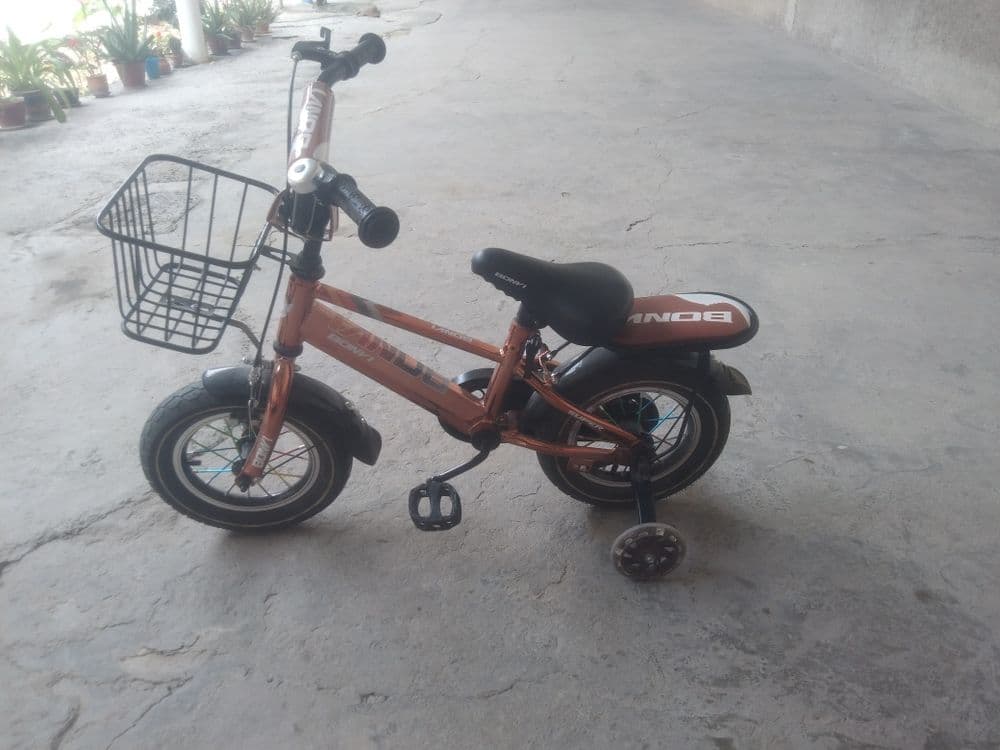 Bonvi velosipedi qoʻngʻiroqchasi bilan
