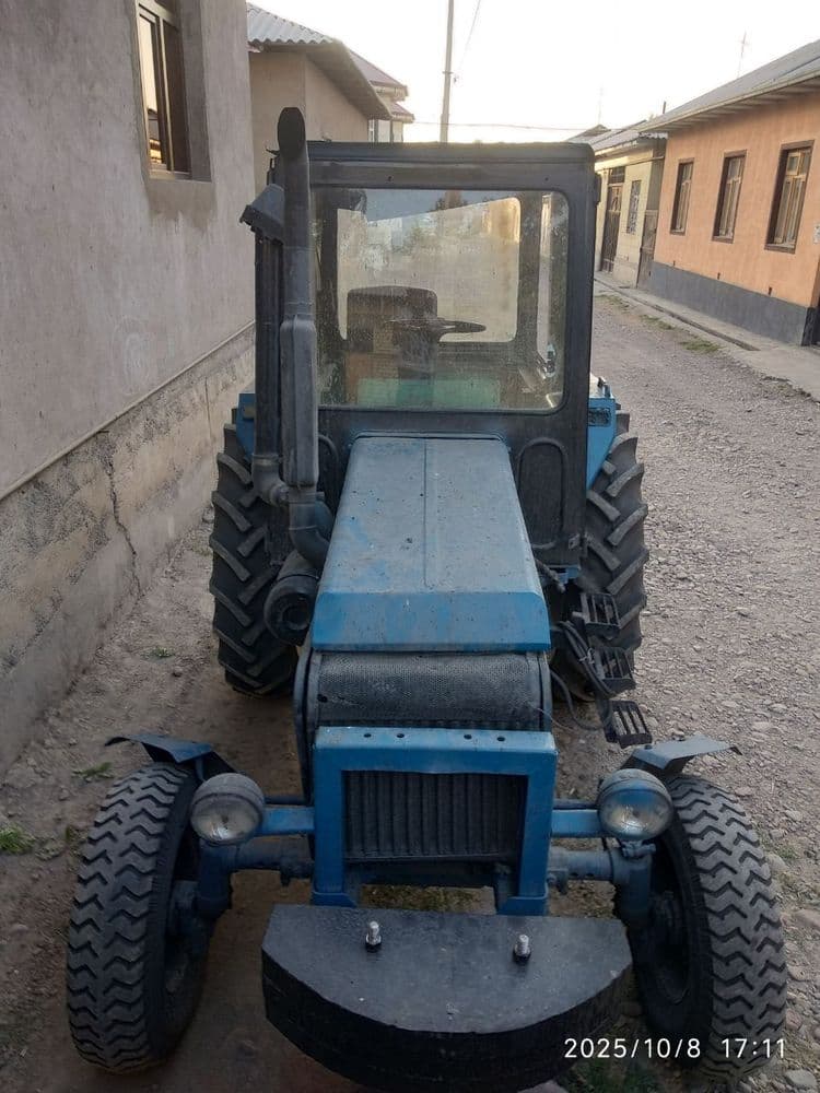 TTZ traktor sotiladi