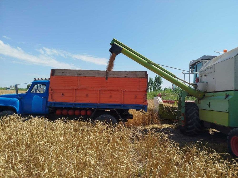 Самосвал ГАЗ 53, срочно сотилади, нархини 60дан келишилади