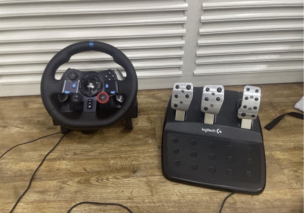 Игровой руль с педялми Logitech G29
