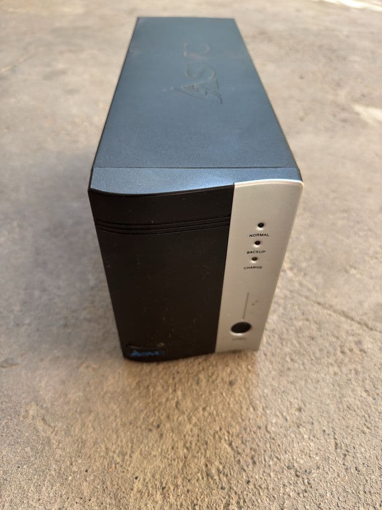 ИБП / UPS SVC-800E (на запчасти или восстановление)