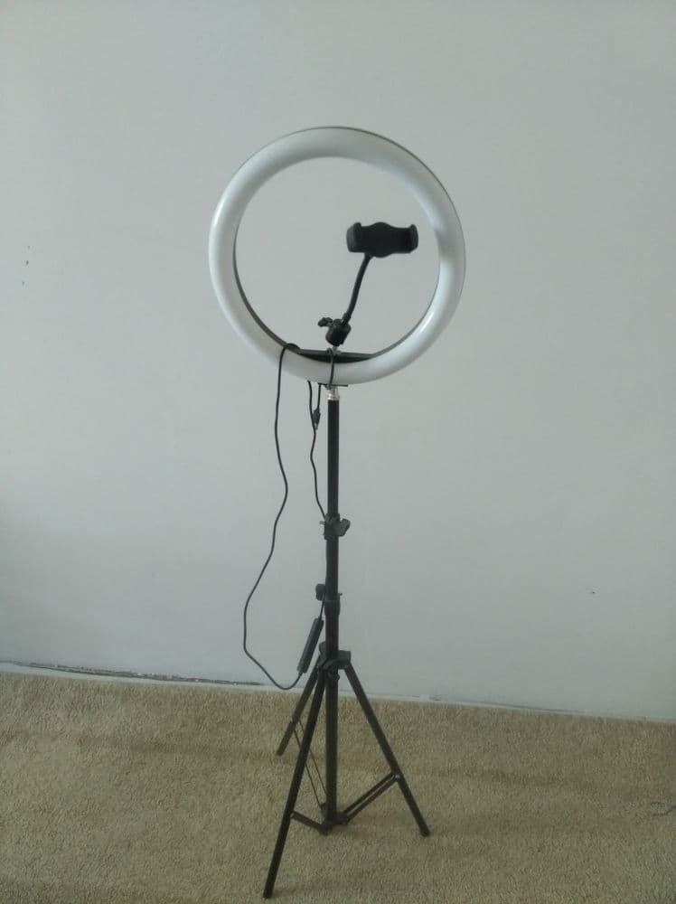 Shtativ lampa sotiladi