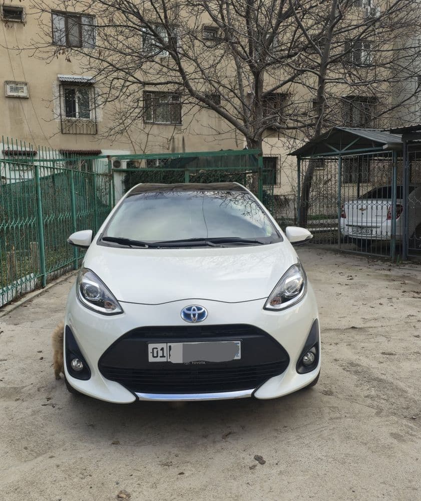 Toyota priusC Tozza SROCHNA Sotiladi