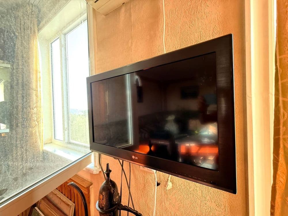 Телевизор LG 32 продам