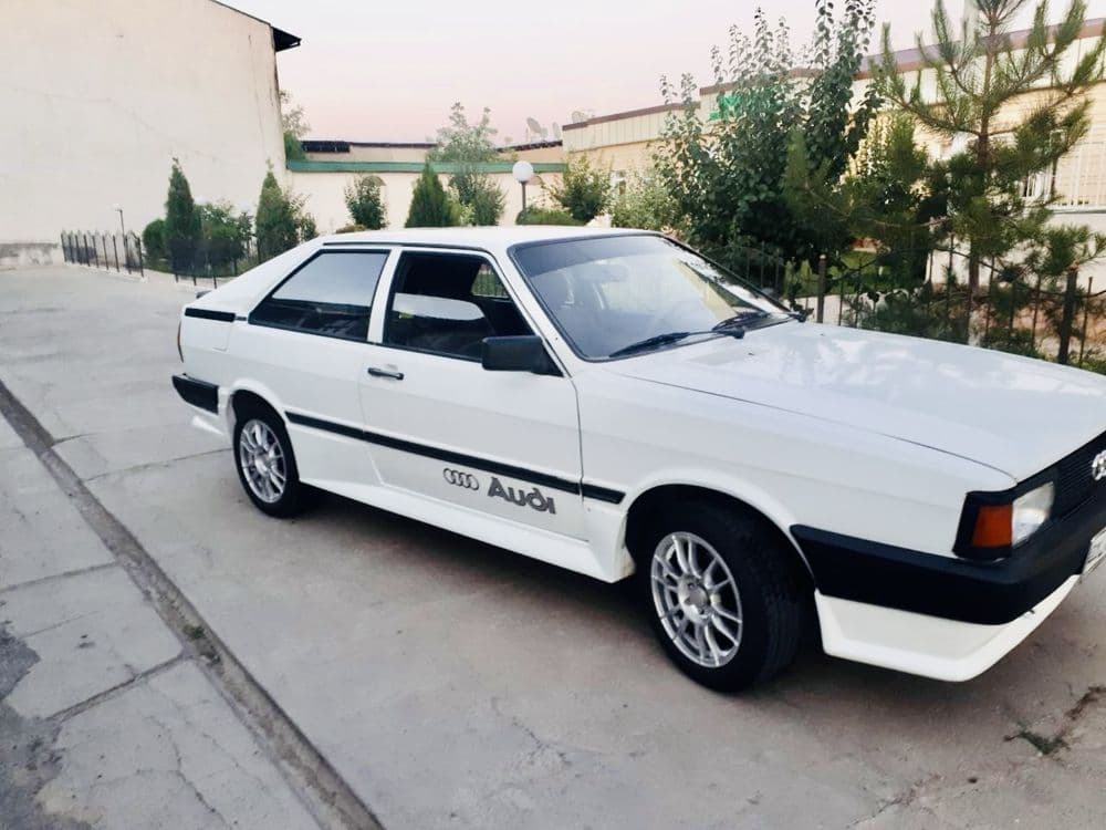 Автомобиль Audi 80