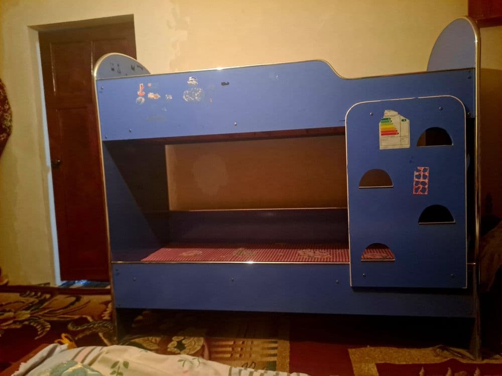 Bolalar uchun 2 qavatlik divan
