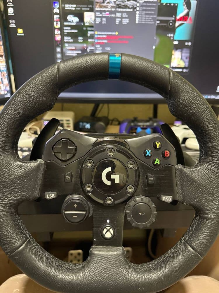 Продам игровой руль Logitech G923