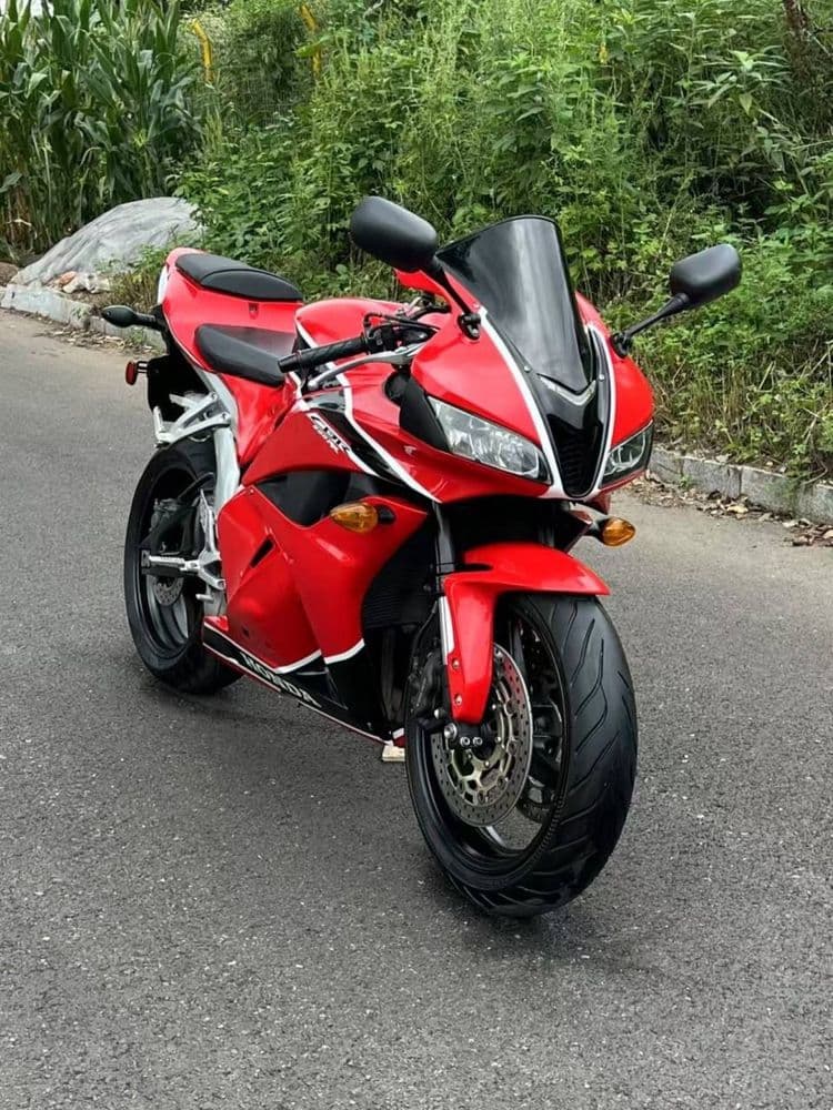 Honda cbr 600 rr sotiladi