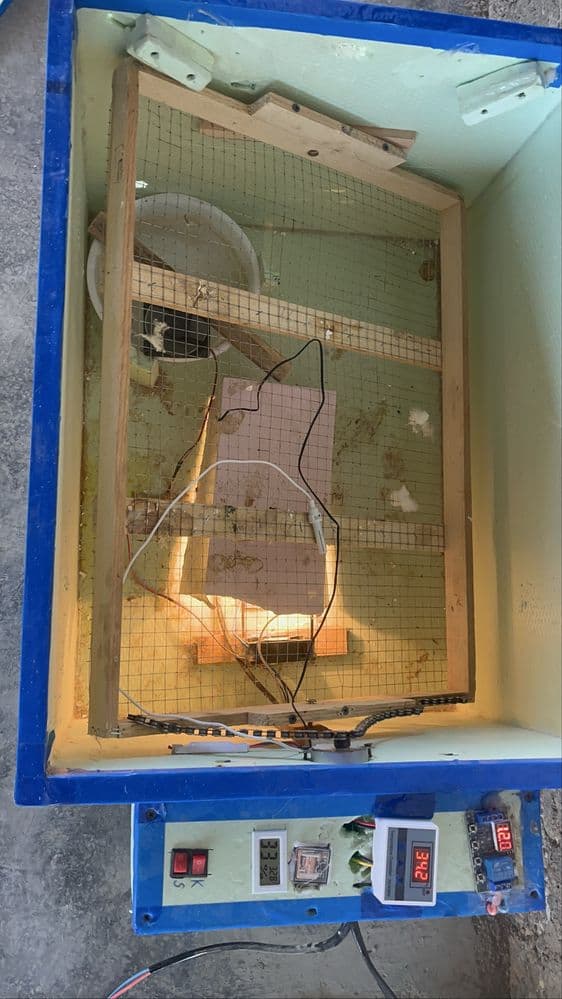 Inkubator sotiladi