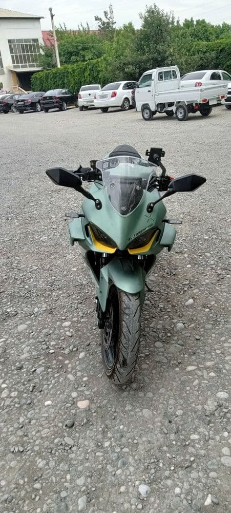 mototsikl yangi tiniq holatda