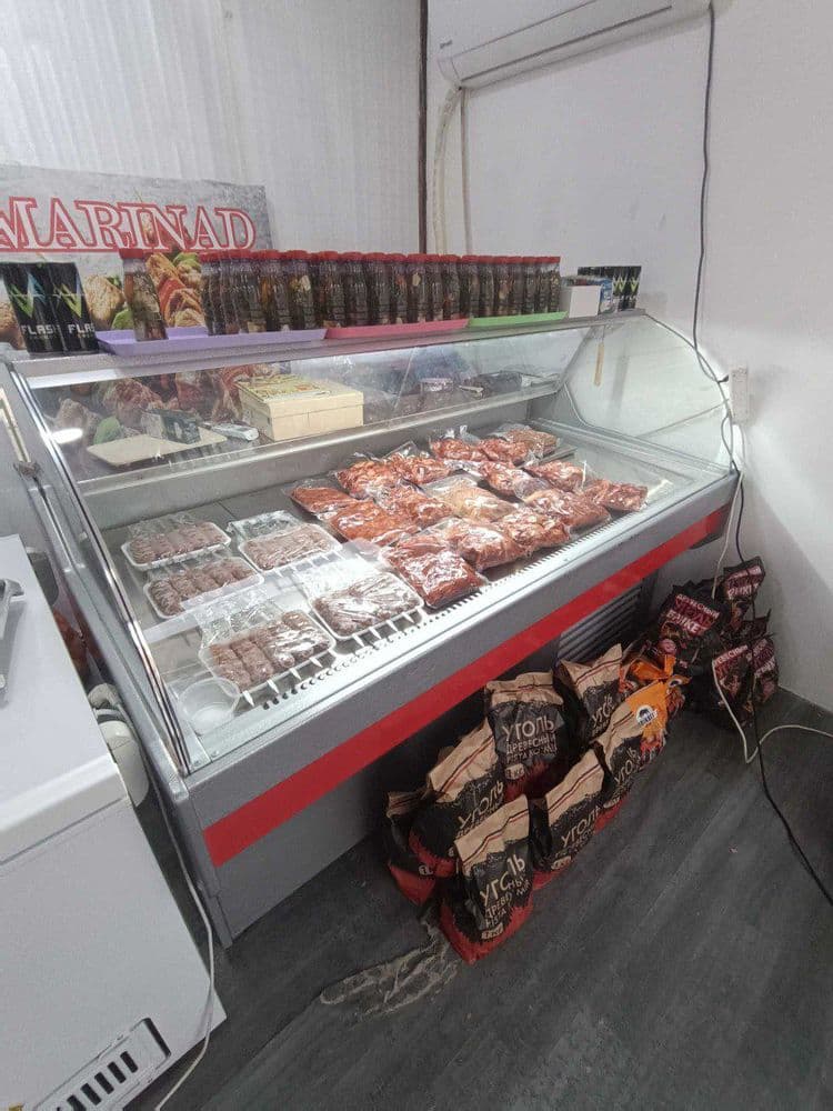Витринный холодильник для колбасных и мясных продуктов